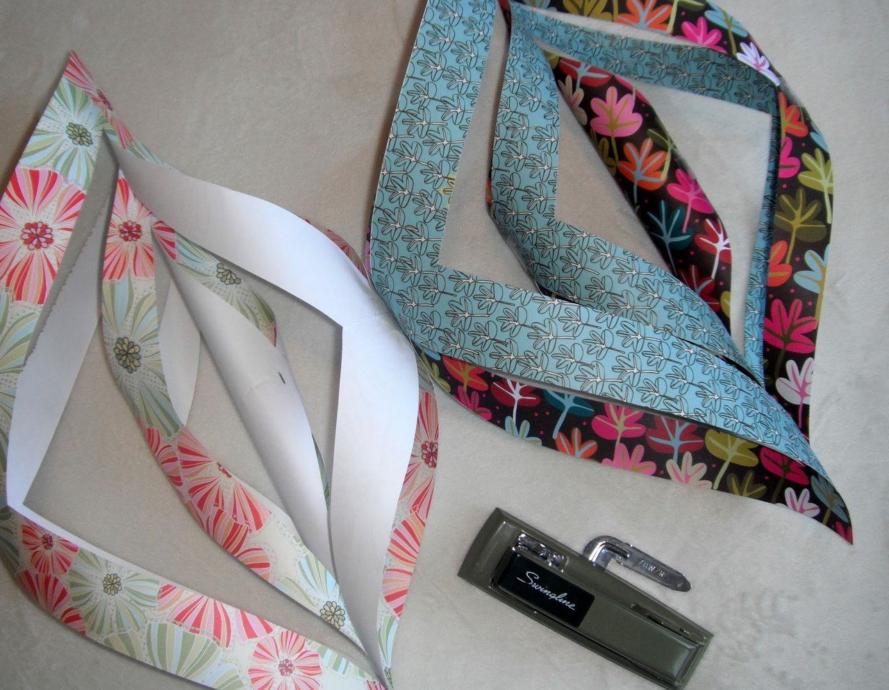 Как сделать красивую снежинку из бумаги