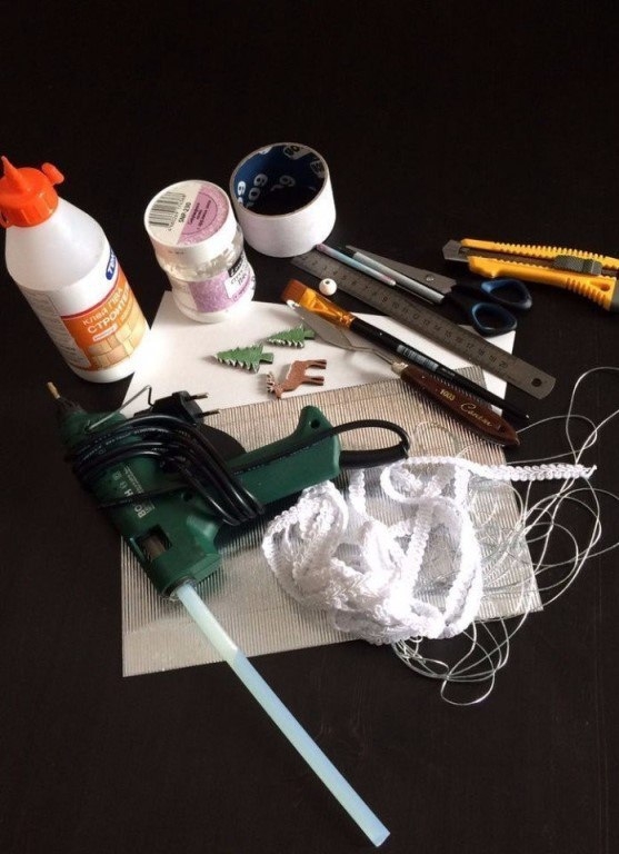 Отличное украшение для ёлки - игрушка На лесной опушке из бобины от скотча