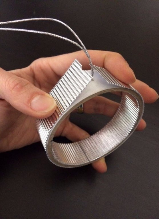 Отличное украшение для ёлки - игрушка На лесной опушке из бобины от скотча