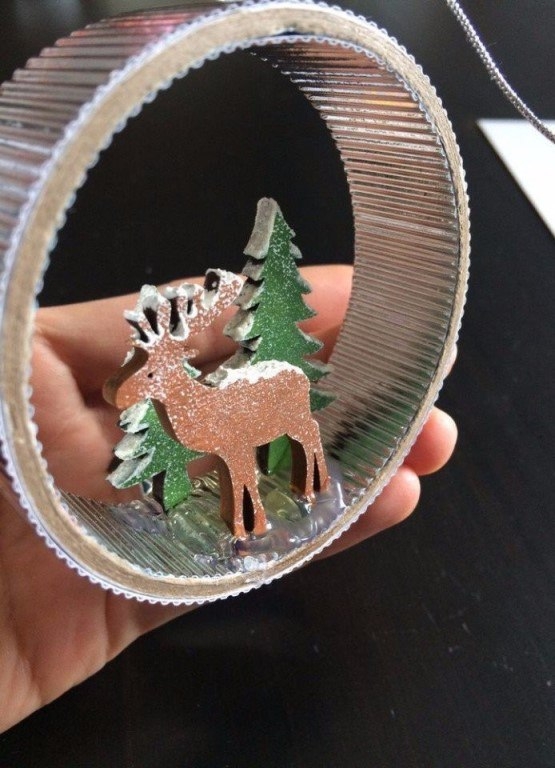 Отличное украшение для ёлки - игрушка На лесной опушке из бобины от скотча