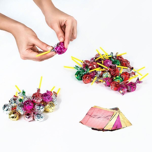 Новогодний шар из «Чупа-чупсов» Новогодний шар из «Чупа-чупсов»