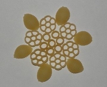 Снежинки из макарон (для тех, кто готов использовать продукты) Снежинки из макарон (для тех, кто готов использовать продукты)