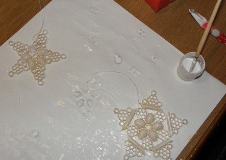 Снежинки из макарон (для тех, кто готов использовать продукты) Снежинки из макарон (для тех, кто готов использовать продукты)