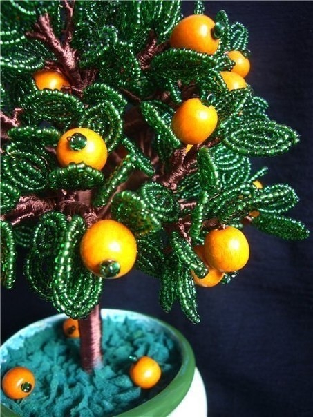 Апельсиновое дерево из бисера.