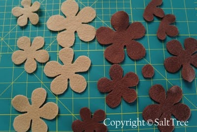 Шишки из фетра: два варианта исполнения.