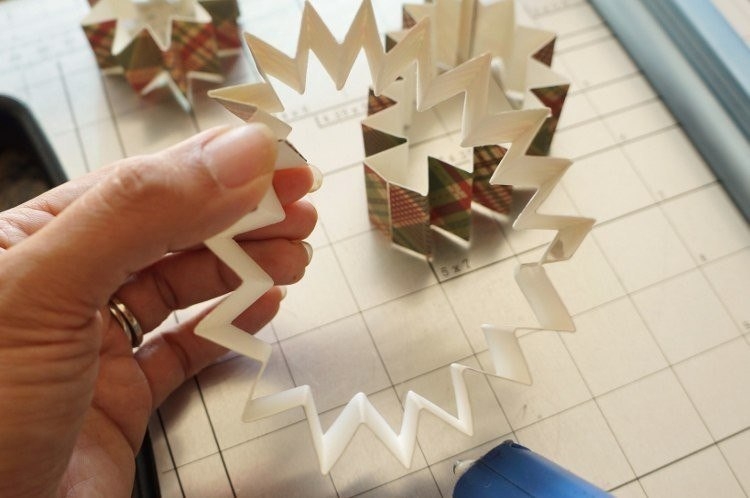 Шишки из бумаги