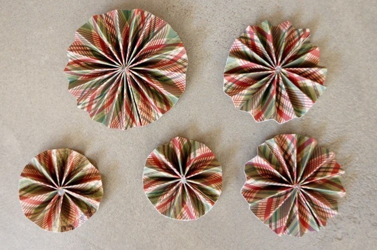 Шишки из бумаги