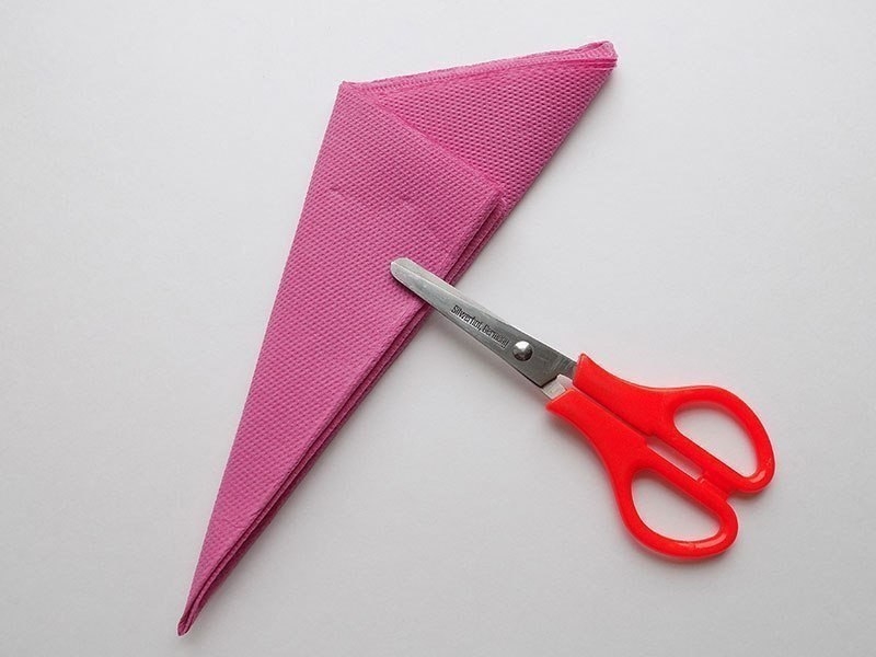 Пушистая снежинка из салфеток Пушистая снежинка из салфеток