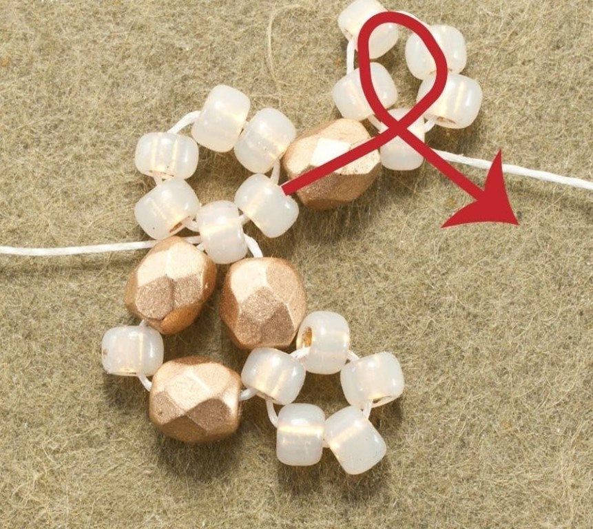 Серьги - снежинки из бисера