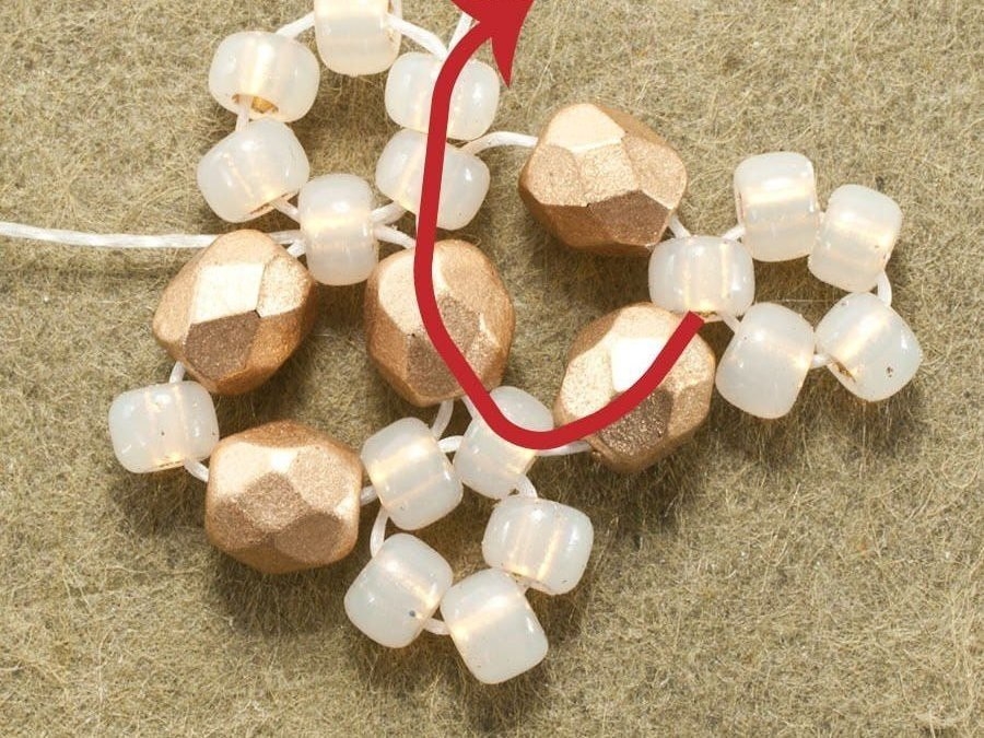 Серьги - снежинки из бисера