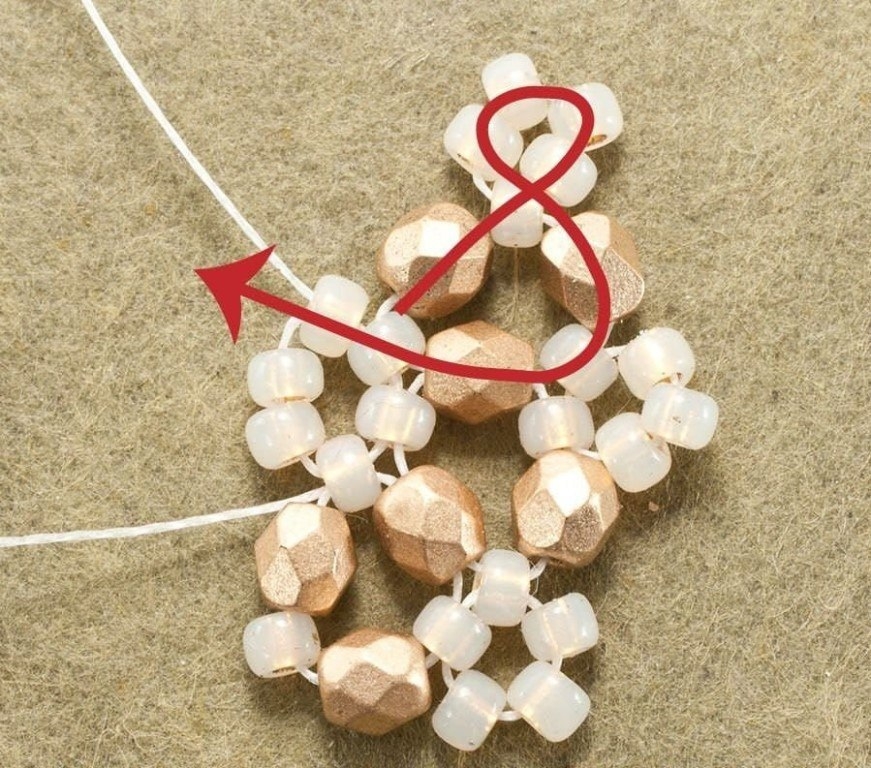 Серьги - снежинки из бисера