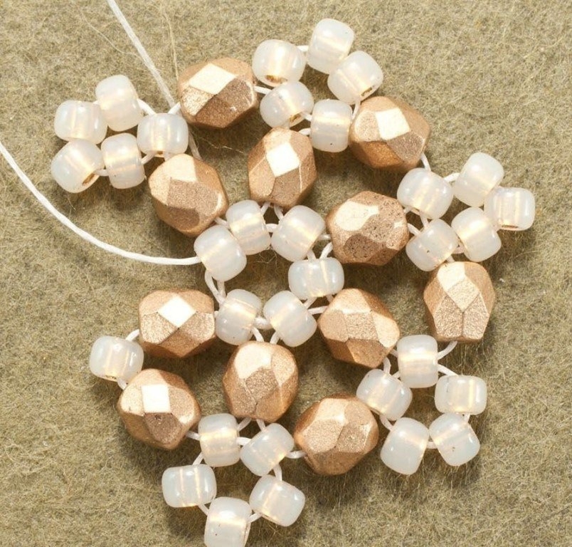 Серьги - снежинки из бисера