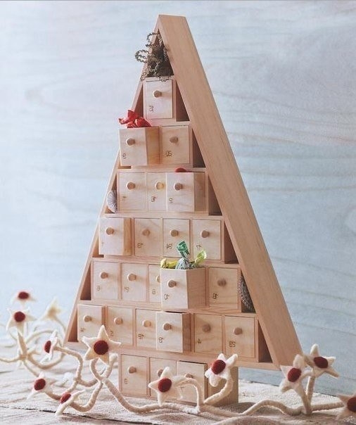 Необычные настенные ёлочки