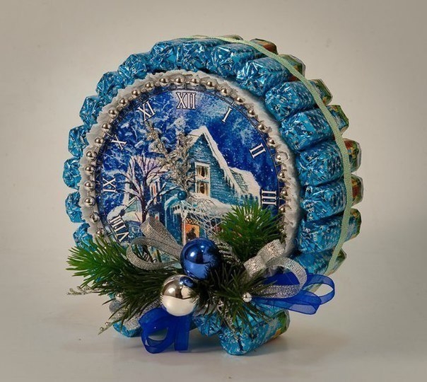 Новогодние часы из конфет. Идея для вдохновения.