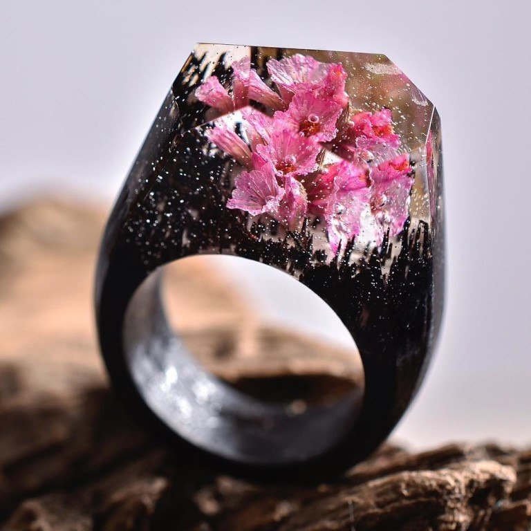 Миниатюрные миры внутри деревянных колец