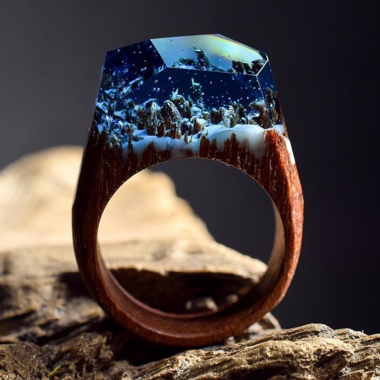 Миниатюрные миры внутри деревянных колец