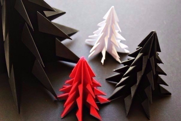 Несложная в изготовлении ёлочка-оригами для украшения вашего рабочего стола