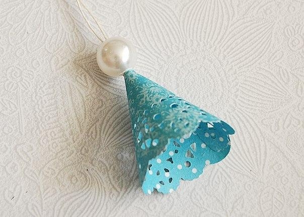 Ангелочек из бумаги на елочку