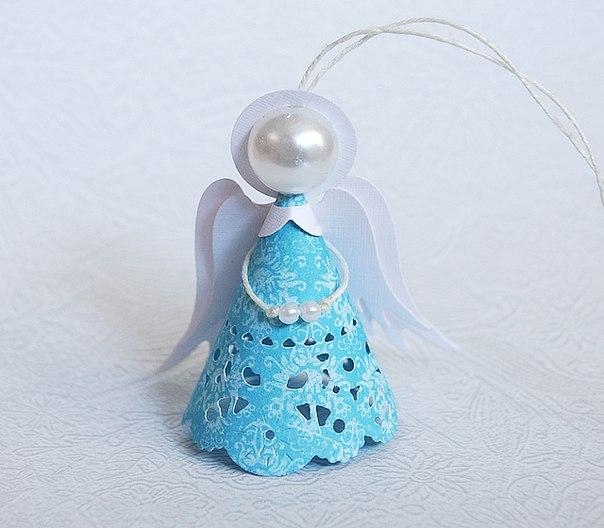 Ангелочек из бумаги на елочку