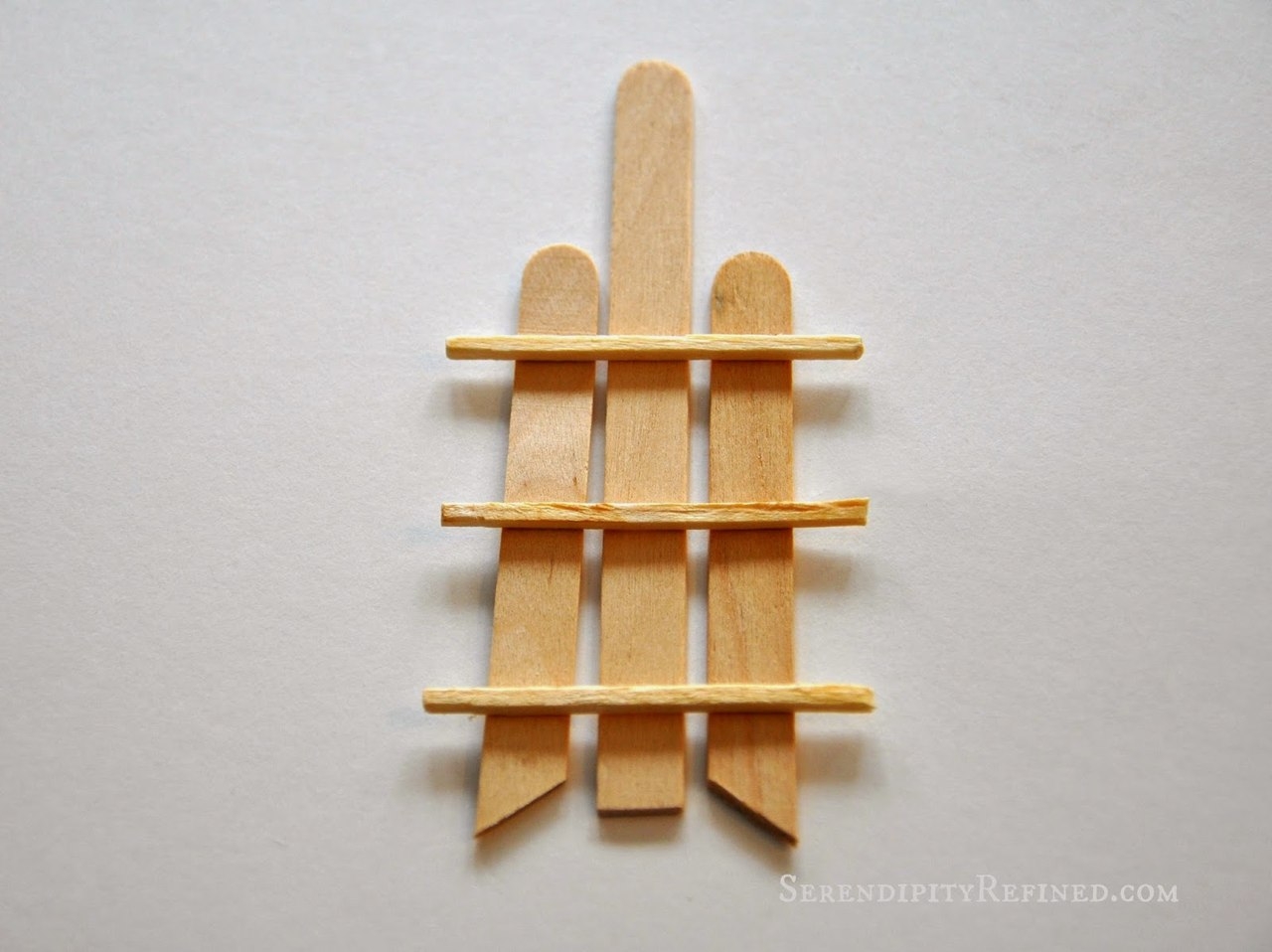 Саночки из палочек для мороженого