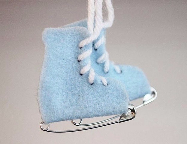 Эти мини-коньки из булавок просто прелестны