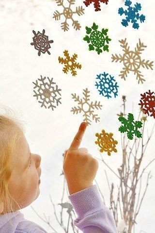 Как украсить окно на Новый год