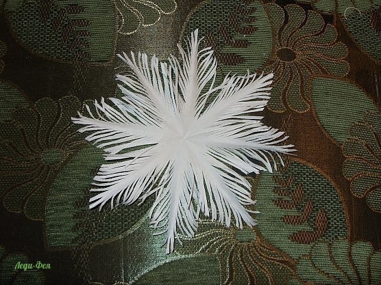 Пушистая снежинка