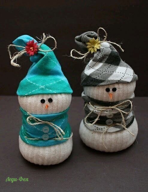 Снеговички из носков. Снеговички из носков.
