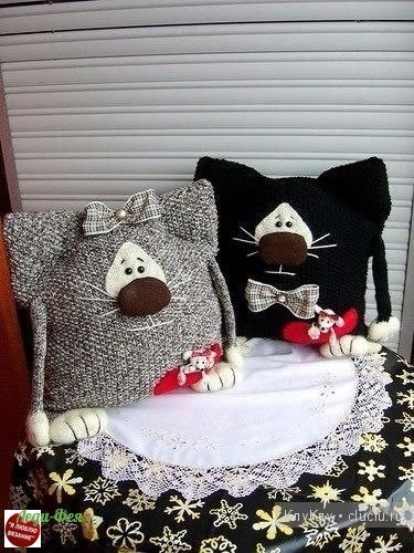 Забавные котоподушки