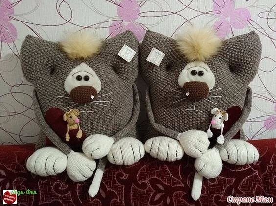 Забавные котоподушки