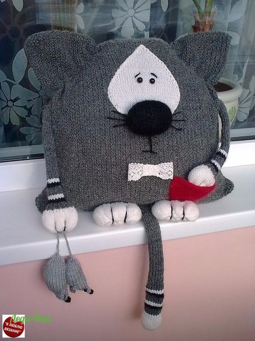 Забавные котоподушки