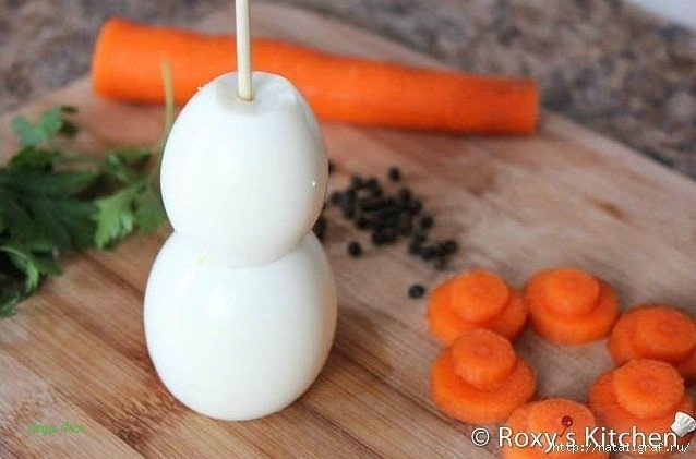 Снеговички и пингвины из яиц на праздничный стол Снеговички и пингвины из яиц на праздничный стол