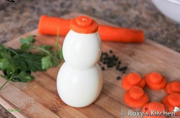 Снеговички и пингвины из яиц на праздничный стол Снеговички и пингвины из яиц на праздничный стол