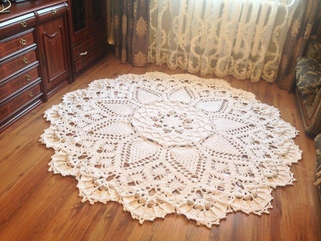 Оригинальные коврики из шнура.