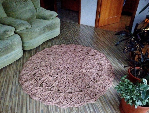 Оригинальные коврики из шнура.