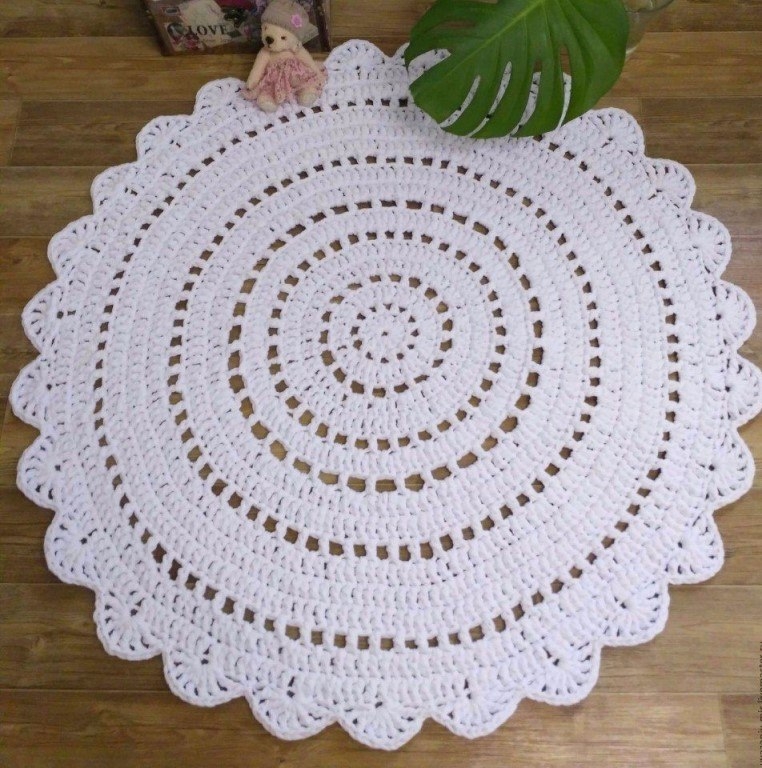 Оригинальные коврики из шнура.