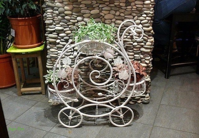 Оригинальные подставки для цветов