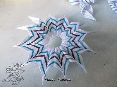 Цветок из репсовых лент