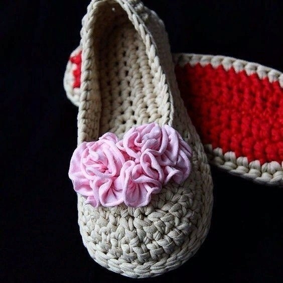 В копилку любителей вязания. Тапочки из трикотажной пряжи.