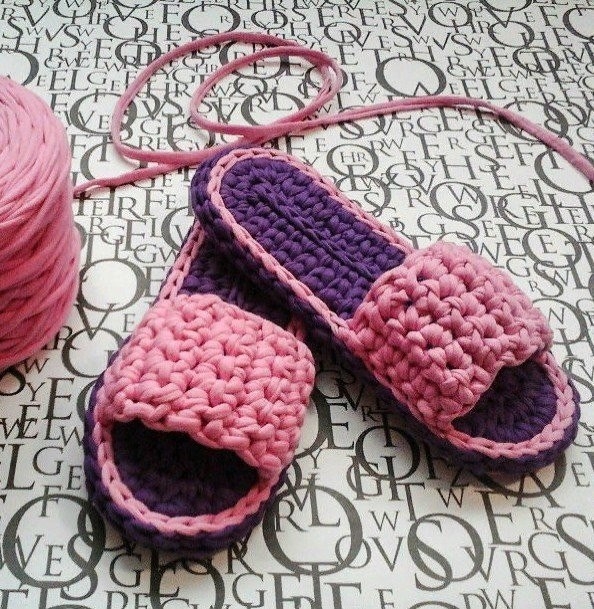 В копилку любителей вязания. Тапочки из трикотажной пряжи.