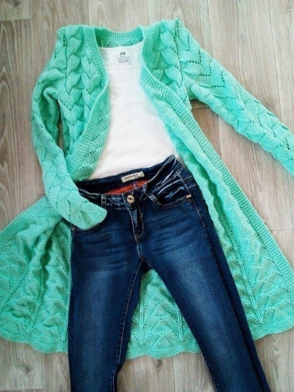 Простой, но эффектный узор для кардигана спицами. В копилку любителей вязания.