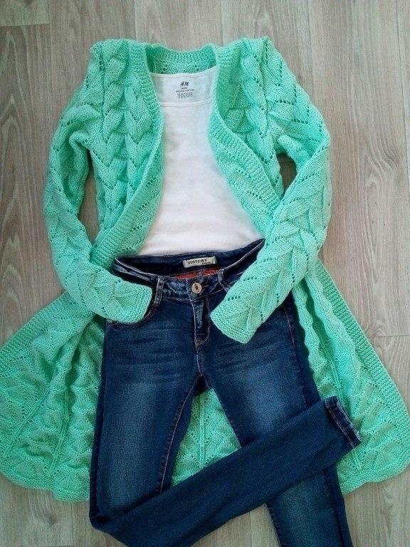 Простой, но эффектный узор для кардигана спицами. В копилку любителей вязания.