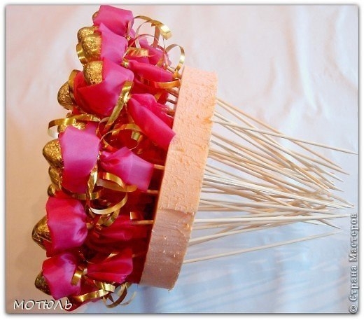 Несложный букет из конфет