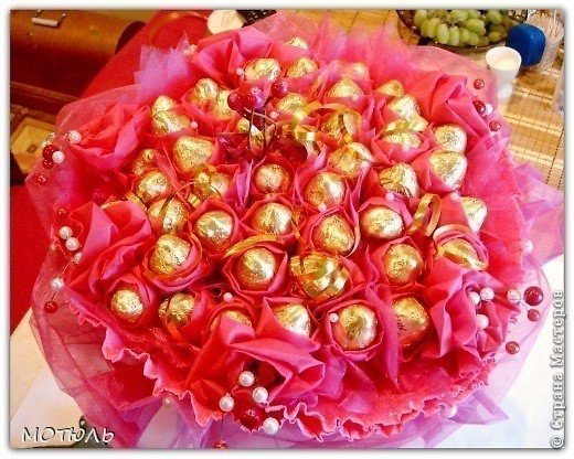 Несложный букет из конфет