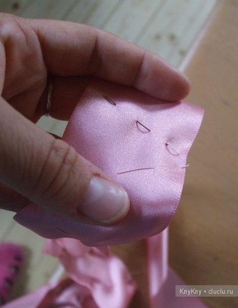 Георгин из атласных лент