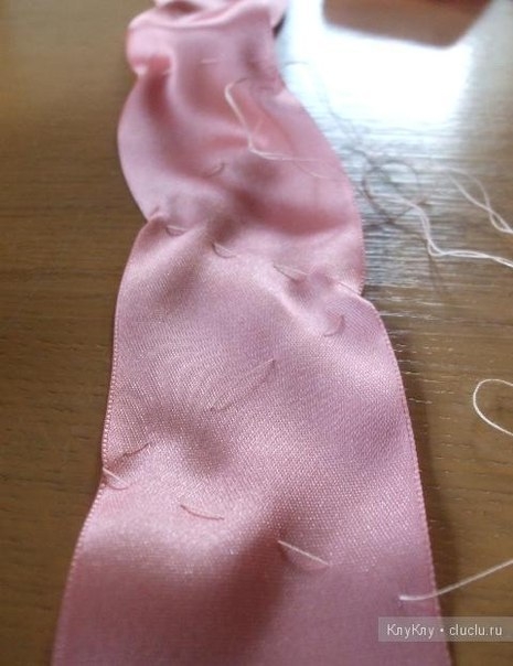 Георгин из атласных лент