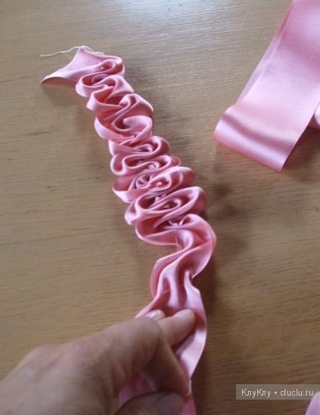 Георгин из атласных лент