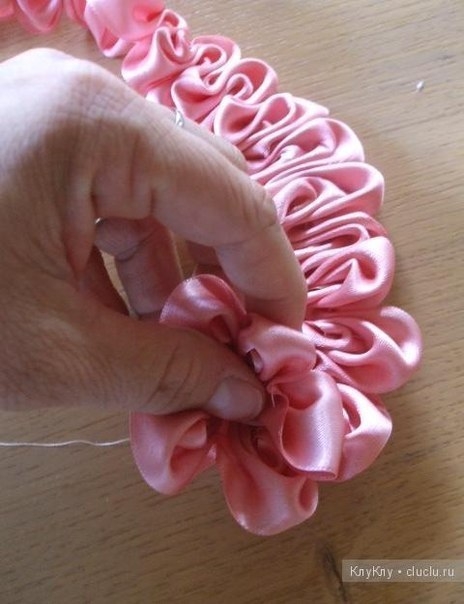 Георгин из атласных лент