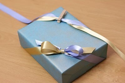 Как красиво завязать ленту на подарочной упаковке.