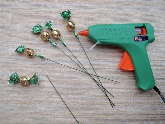 Букетик тюльпанов с конфетками Букетик тюльпанов с конфетками